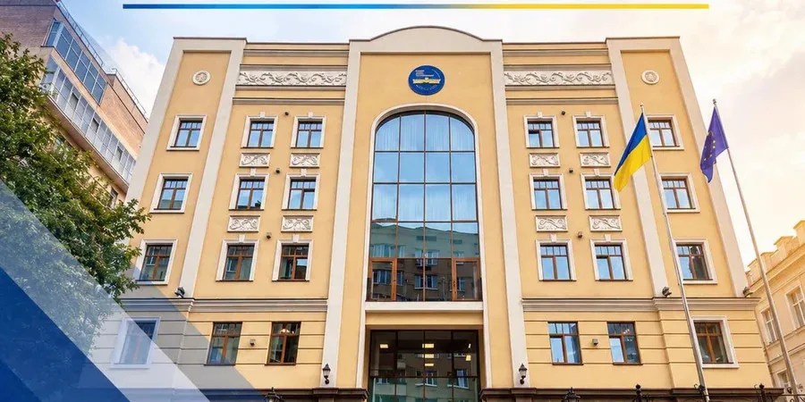 Удар БПЛА рашистів: у Києві пошкоджено будівлю Вищої ради правосуддя, її роботу зупинено, є поранені
