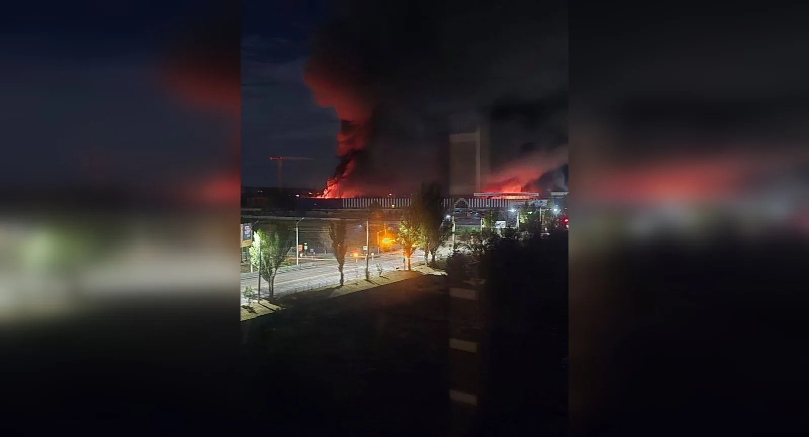 В оккупированном Луганске масштабно горит ТЦ: дроны нанесли удар по логистическому хабу ВС РФ, — OSINT (фото, видео)