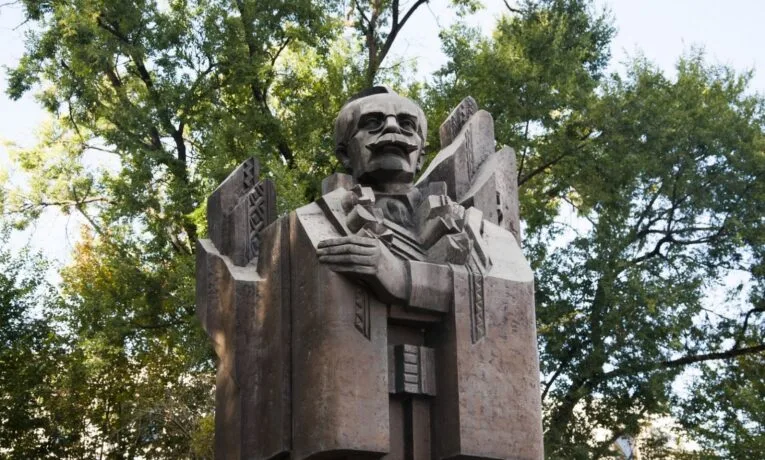 У Чернівцях 14 освітян отримають премію імені Юрія Федьковича: кожному виплатять майже 10 тисяч гривень