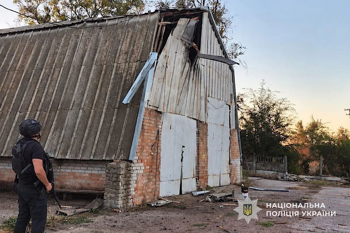 На Дніпропетровщині через російські атаки постраждали двоє людей: поліція показала наслідки