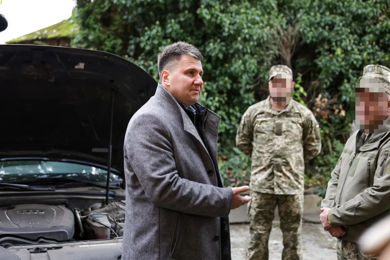 Логістика для родин загиблих і поранених: Повітряні Сили отримали від Вінниці четвертий автомобіль