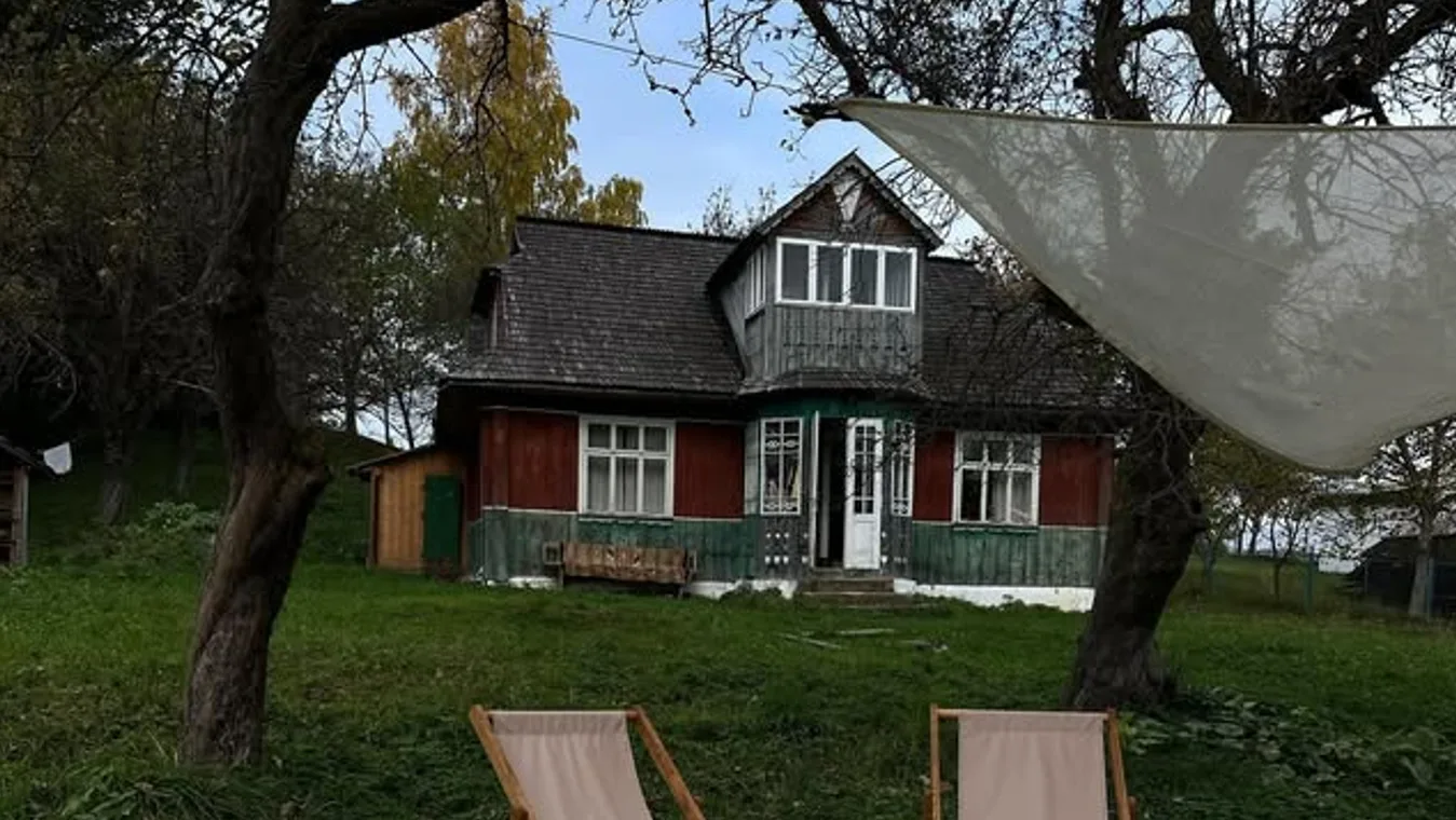 Украинец купил дом в Карпатах за $13 тысяч: внутри его ждал сюрприз (фото)