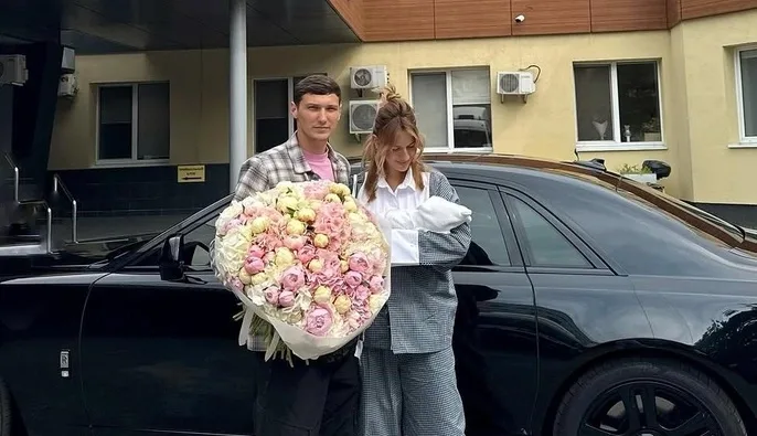 "Потроху відновлююся": наречений Лесі Нікітюк відповів, чи повернеться на фронт після операції