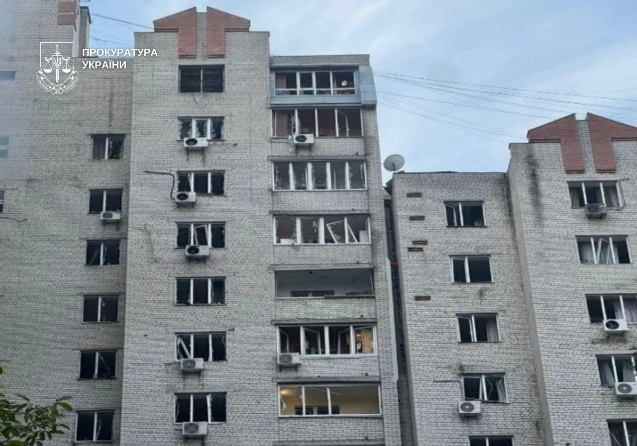 У будинку на Печерську внаслідок влучання БпЛА пошкоджено 30 квартир