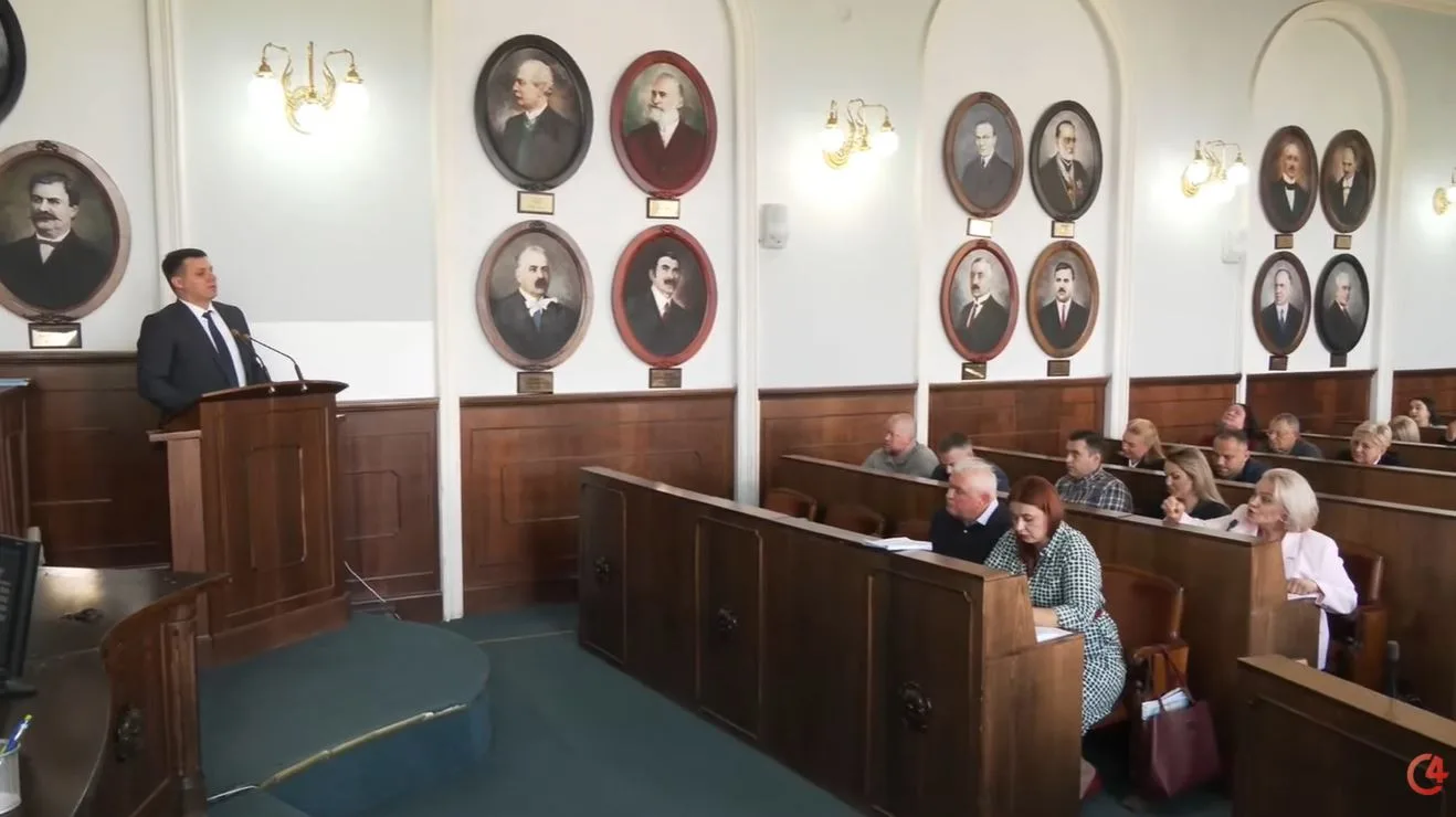 На сесії Чернівецької міськради прокурор міста з депутатами намагалися вияснити, чи є у Чернівцях шахрайські кол-центри