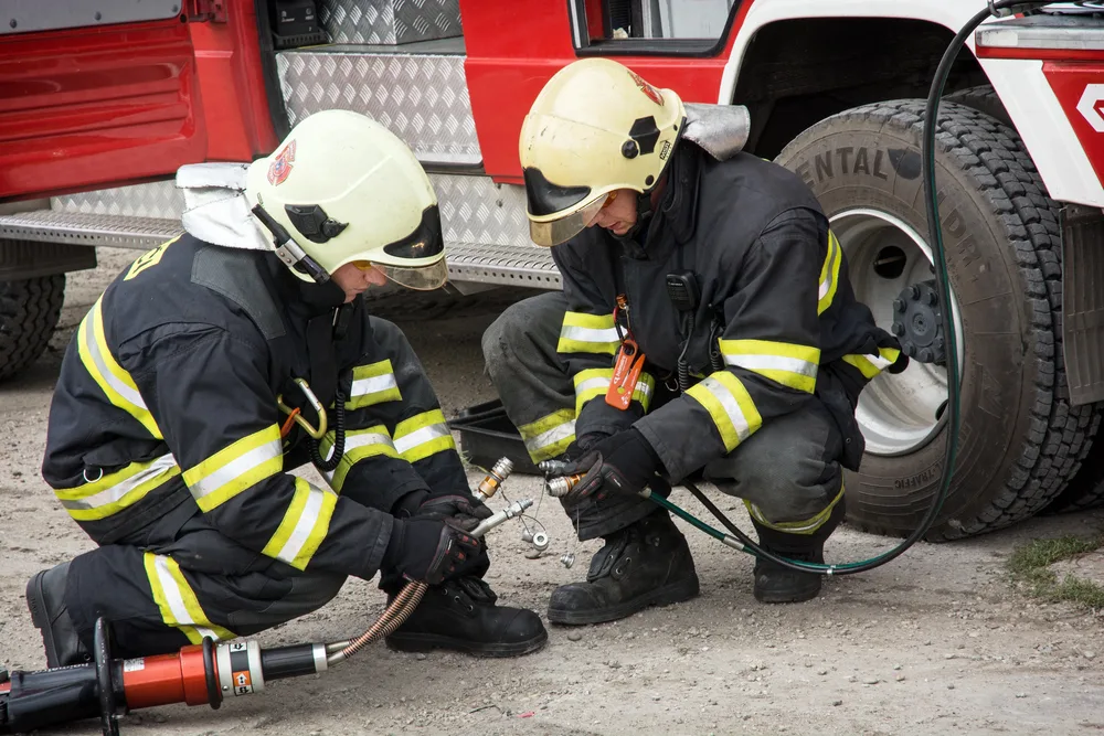 У Соломʼянському районі ворог поцілив у складську будівлю: загинув працівник «Київтеплоенерго»