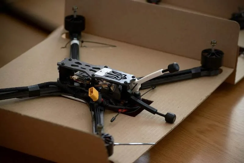 Засудили черкащанку, яка намагалася переправити до США три FPV-дрони