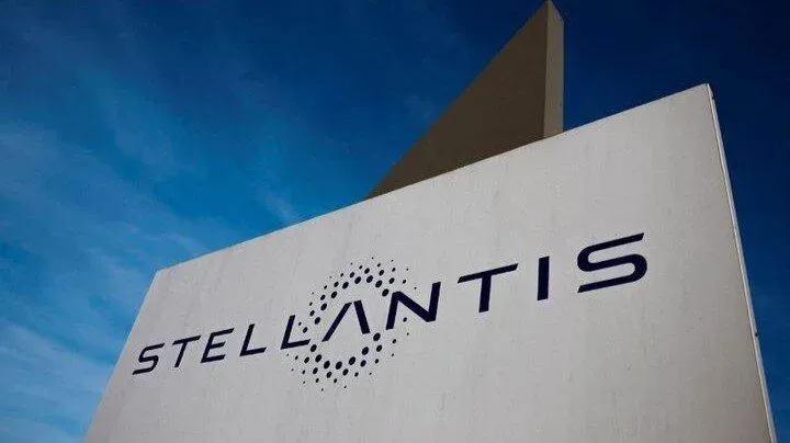 Stellantis у жовтні зупинить кілька заводів у Франції через брак батарей