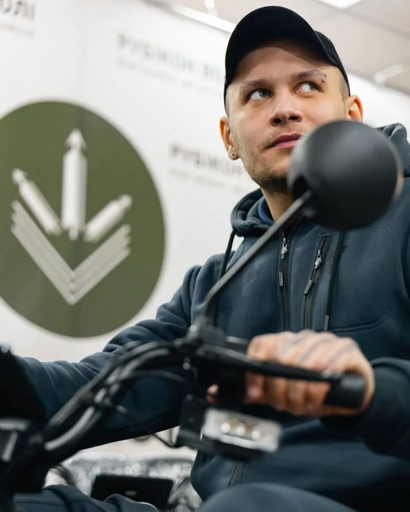 Ветеранам, які живуть у приватному секторі, «Рубікон Волі» також передає електроскутери – їх уже отримали вісім людей.