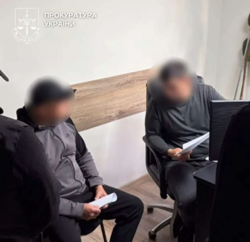 В пластиковій діжці та через гори: на Буковині викрили незаконне переправлення чоловіків В пластиковій діжці та через гори: на Буковині викрили незаконне переправлення чоловіків