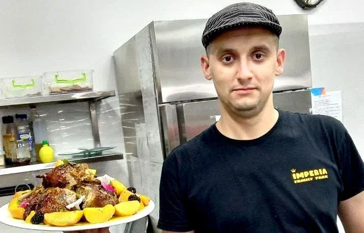 Замість карпачо — закарпатські страви: шеф-кухар Томаш Машика поміняв преміальні ресторани на військову кухню