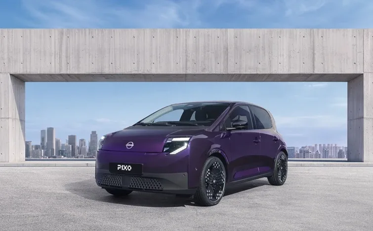 Электрический Nissan PIXO, вид спереди-сбоку