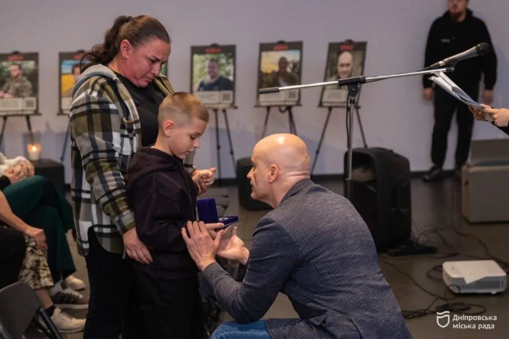 У Дніпрі ще 21 родині загиблих захисників вручили пам’ятні медалі «Захиснику Вітчизни» - 30.09.2026