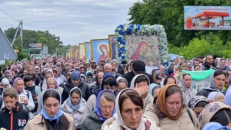 Московські попи на Буковині не здаються, бо їм не страшно: поліція оштрафувала організаторів хресної ходи УПЦ МП до монастиря в Боянах на суму 425 гривень