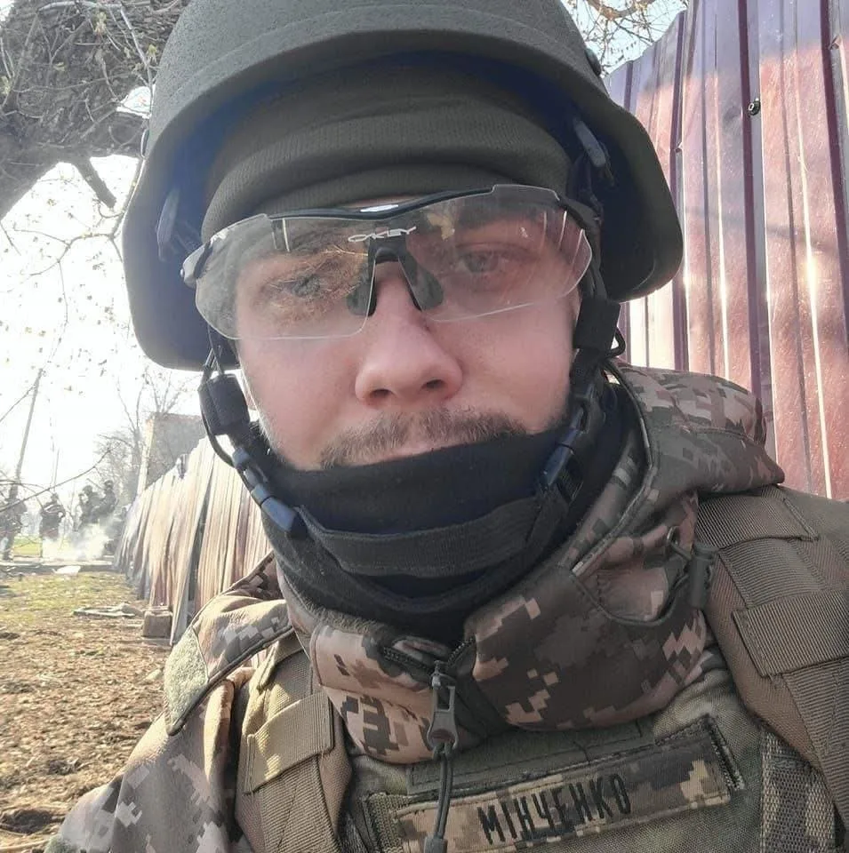 Засновник і директор «Рубікону Волі» Іван Мінченко після початку повномасштабного вторгнення служив у 110-й бригаді територіальної оборони ЗСУ.