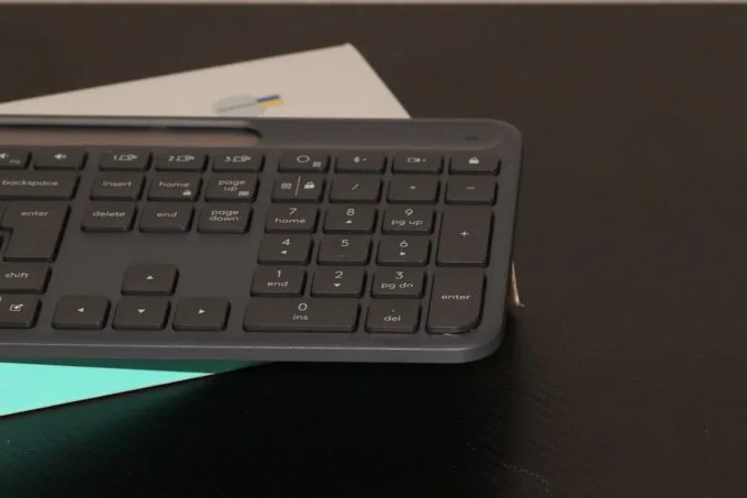 Logitech Signature Slim Solar+ K980 – бездротова клавіатура на сонячному акумуляторі Logitech Signature Slim Solar+ K980 – бездротова клавіатура на сонячному акумуляторі