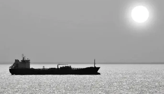 РФ перевела 107 суден "тіньового флоту" під свій прапор через тиск санкцій — дослідження