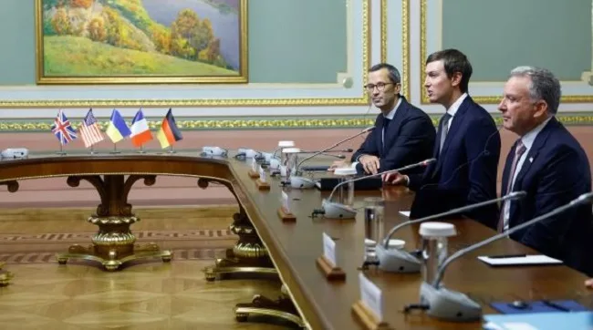Чому Варшаву витіснили з переговорного процесу щодо України