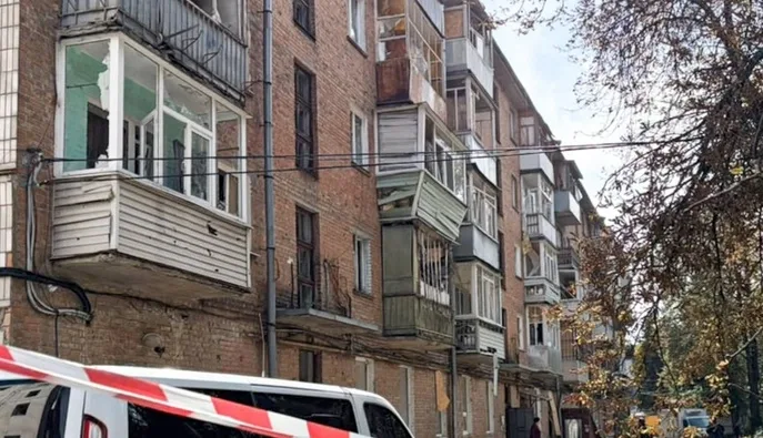 Росіяни вдарили КАБами по Сумах: двоє загиблих, серед постраждалих дитина