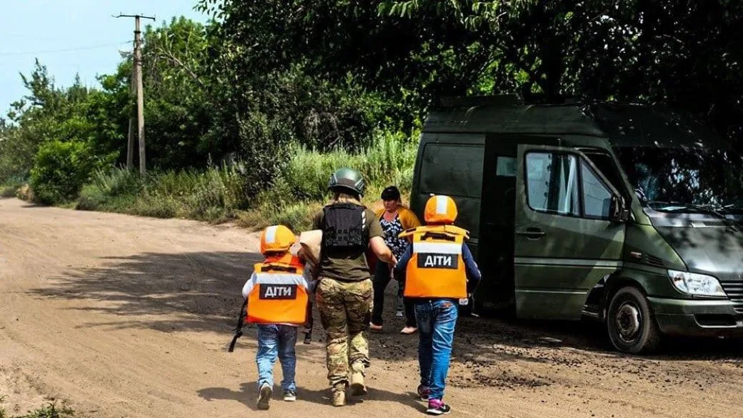 В Донецкой области расширят зону принудительной эвакуации детей: что известно