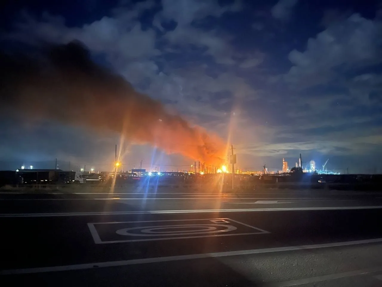 Дроны атаковали два НПЗ в Краснодарском крае РФ: местные власти сообщили о последствиях (фото)