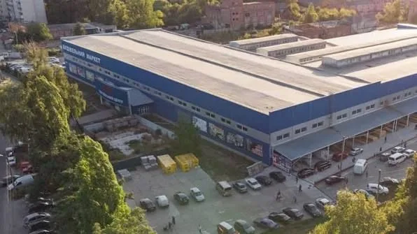 Росіяни атакували будівельний гіпермаркет на Сумщині