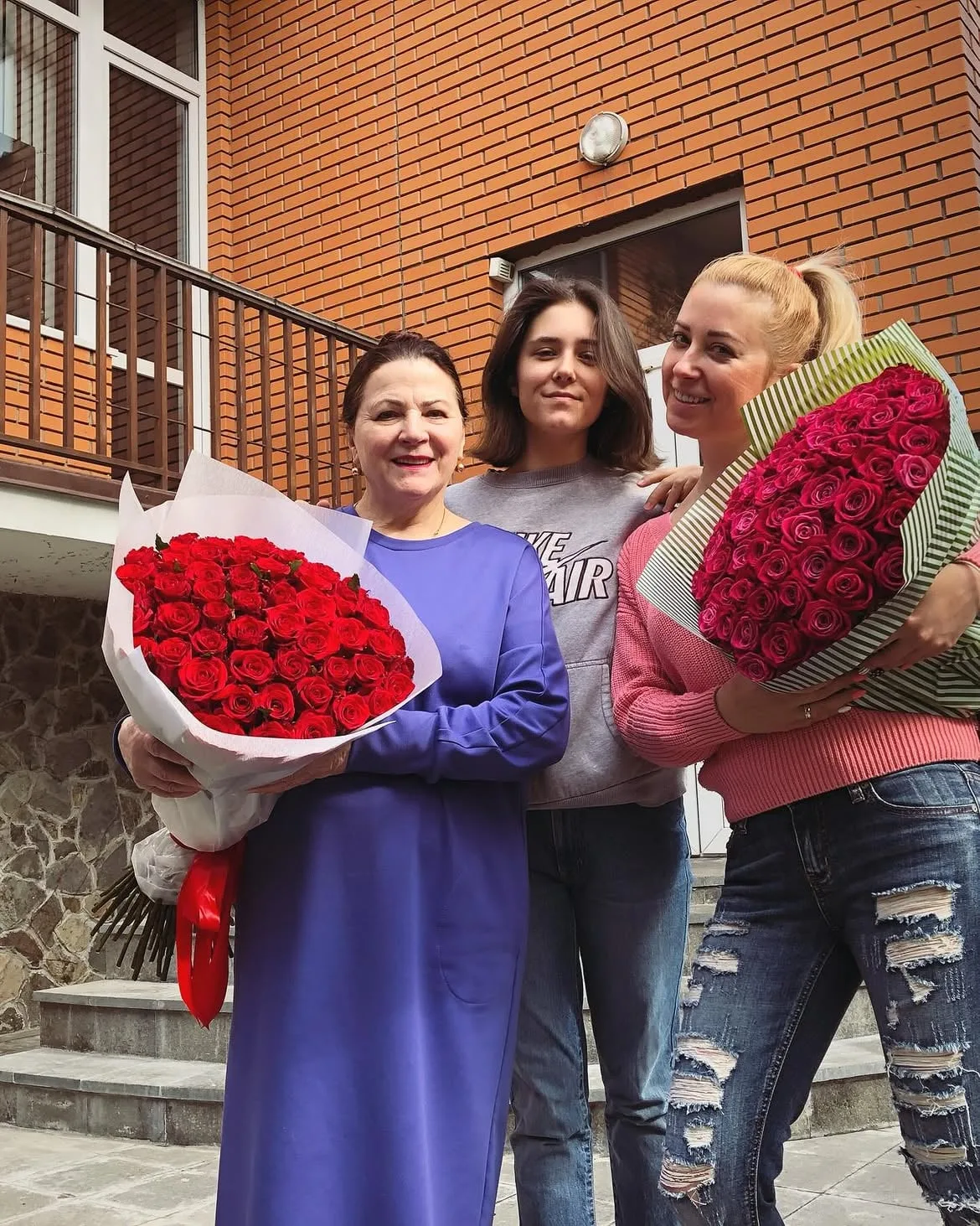 Ніна Матвієнко (нині покійна), Уляна і Тоня Матвієнко
