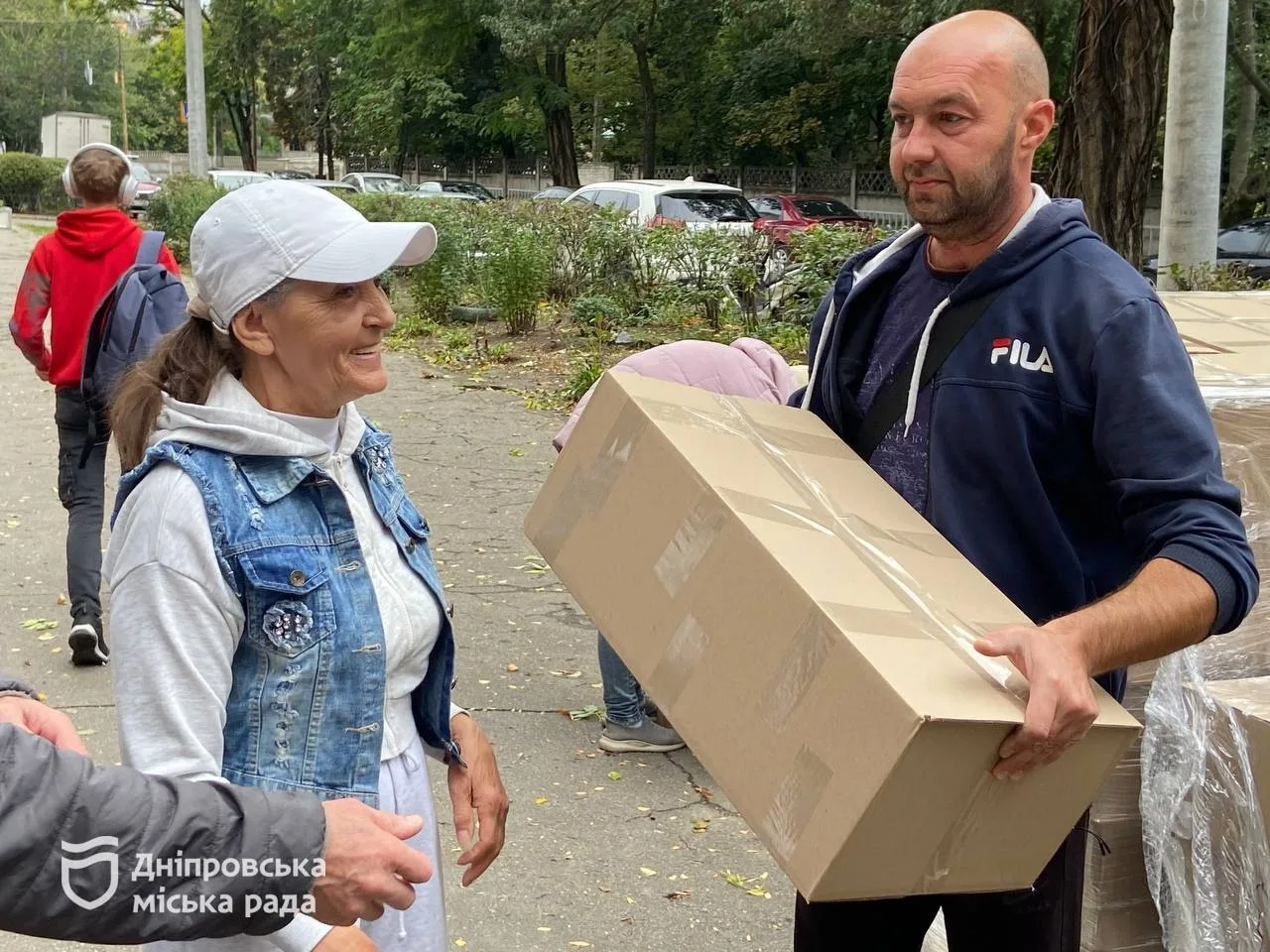 У Дніпрі вимушені переселенці продовжують щомісяця отримувати безкоштовні набори продуктів харчування - 24.09.2026