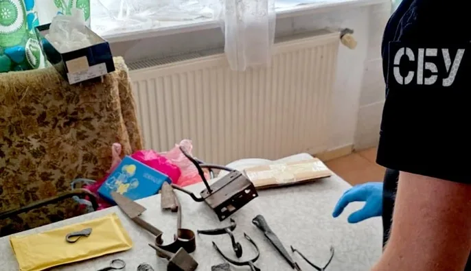 На Тернопільщині чоловіка підозрюють у спробі вивезти за кордон стародавні артефакти