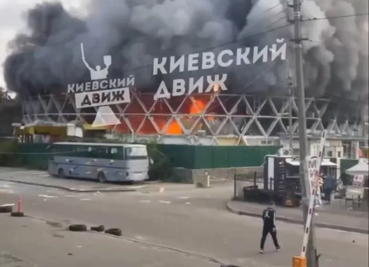 Росія атакувала Центральний вокзал у Києві, спалахнув поряд ринок Шайба