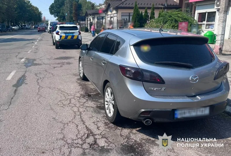 Велосипед лежить на дорозі після ДТП