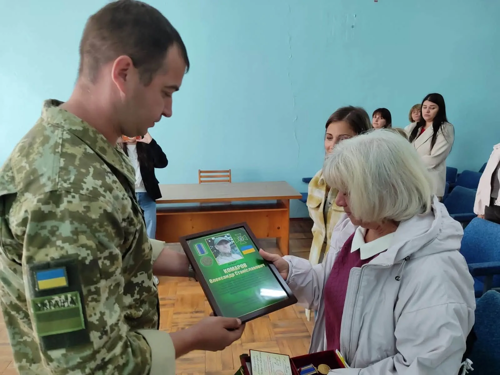 Дружині полеглого прикордонника з Кілії Олександра Комарова вручили державну нагороду