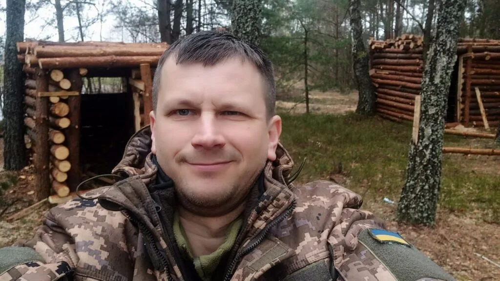 Сергій Шевчук понад чотири роки служив у 60-й окремій механізованій Інгулецькій бригаді, зокрема в артилерії.
