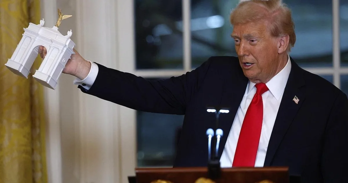 Трамп офіційно переменував штучний інтелект на «суперінтелект»