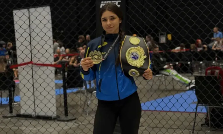 Студентка ЧНУ Дар’я Гордієнко здобула дві золоті медалі на чемпіонаті світу з козацького двобою