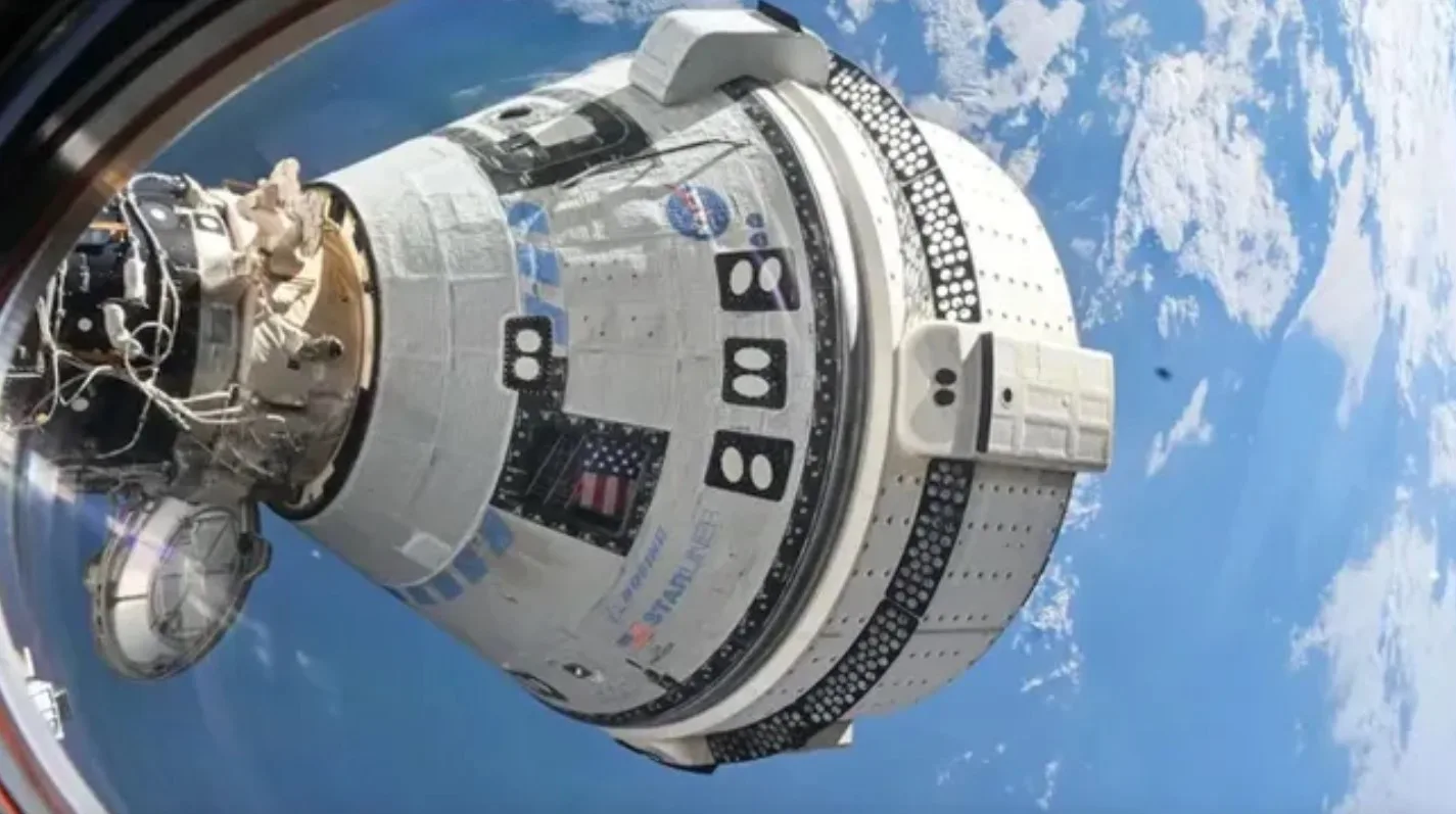 Проблема длиной 7 лет: новый космический корабль второй раз доставит астронавтов NASA на МКС