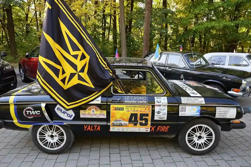 У Львові визначили кращі ретроавтомобілі на фестивалі The Distinguished Gentleman’s & Lady Drive UA 2026