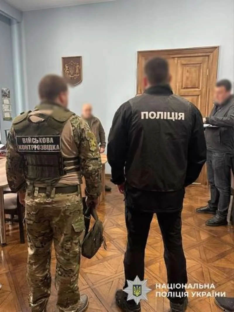 Екскерівнику районного ТЦК та СП на Чернівеччині повідомили про підозру
