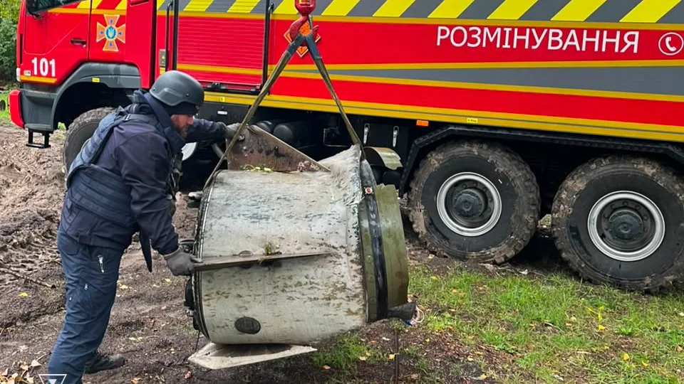 У Києві після атаки знайшли шматок "Іскандера": його вилучили сапери