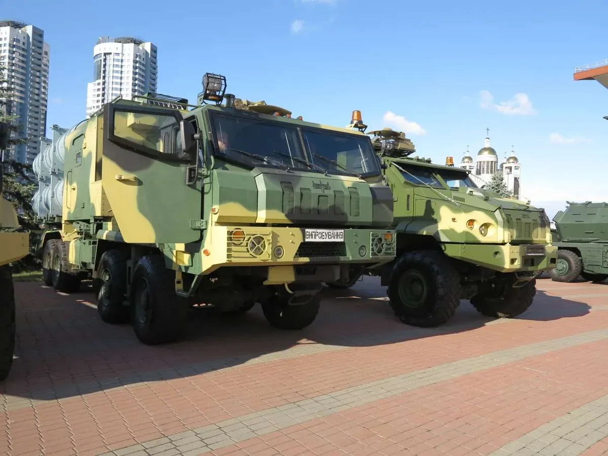 Унікальний армійський КрАЗ був помічений на передовій