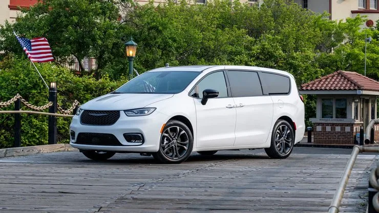 Автомобиль Chrysler Pacifica 2026 года