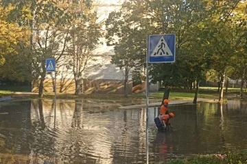У Києві затопило вулицю Теремківську - працюють аварійні бригади