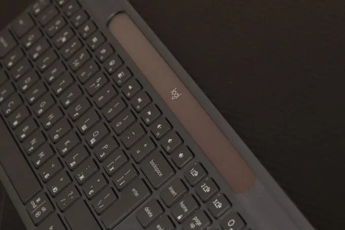 Logitech Signature Slim Solar+ K980 – бездротова клавіатура на сонячному акумуляторі Logitech Signature Slim Solar+ K980 – бездротова клавіатура на сонячному акумуляторі