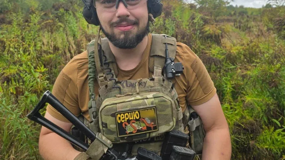 Один вибухнув над люком, другий пробив борт: як «Лакі» відвів два FPV від піхоти на свій M113 