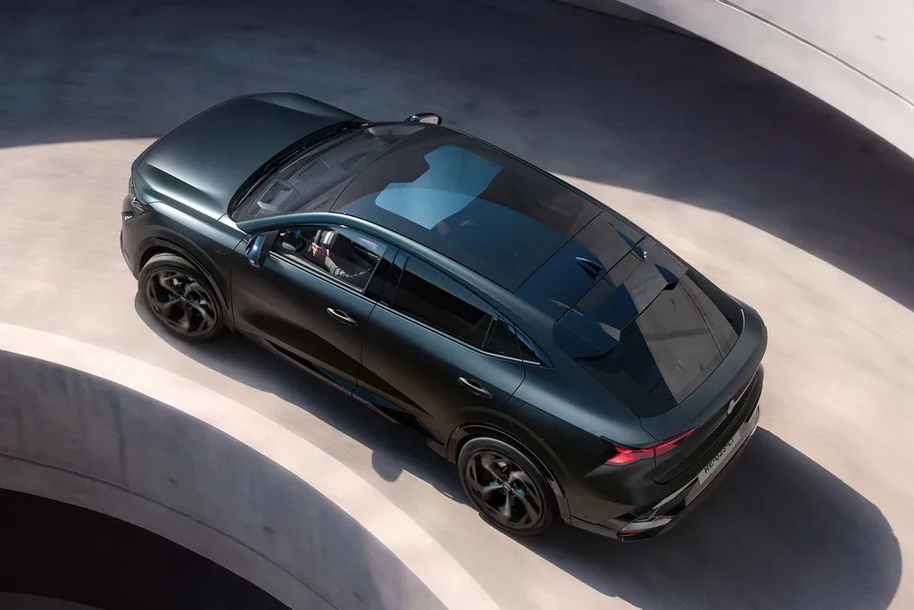 Renault готує до Паризького автосалону кросовер Rafale hypnotic