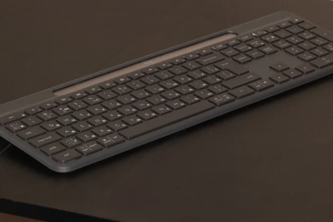 Logitech Signature Slim Solar+ K980 – бездротова клавіатура на сонячному акумуляторі Logitech Signature Slim Solar+ K980 – бездротова клавіатура на сонячному акумуляторі