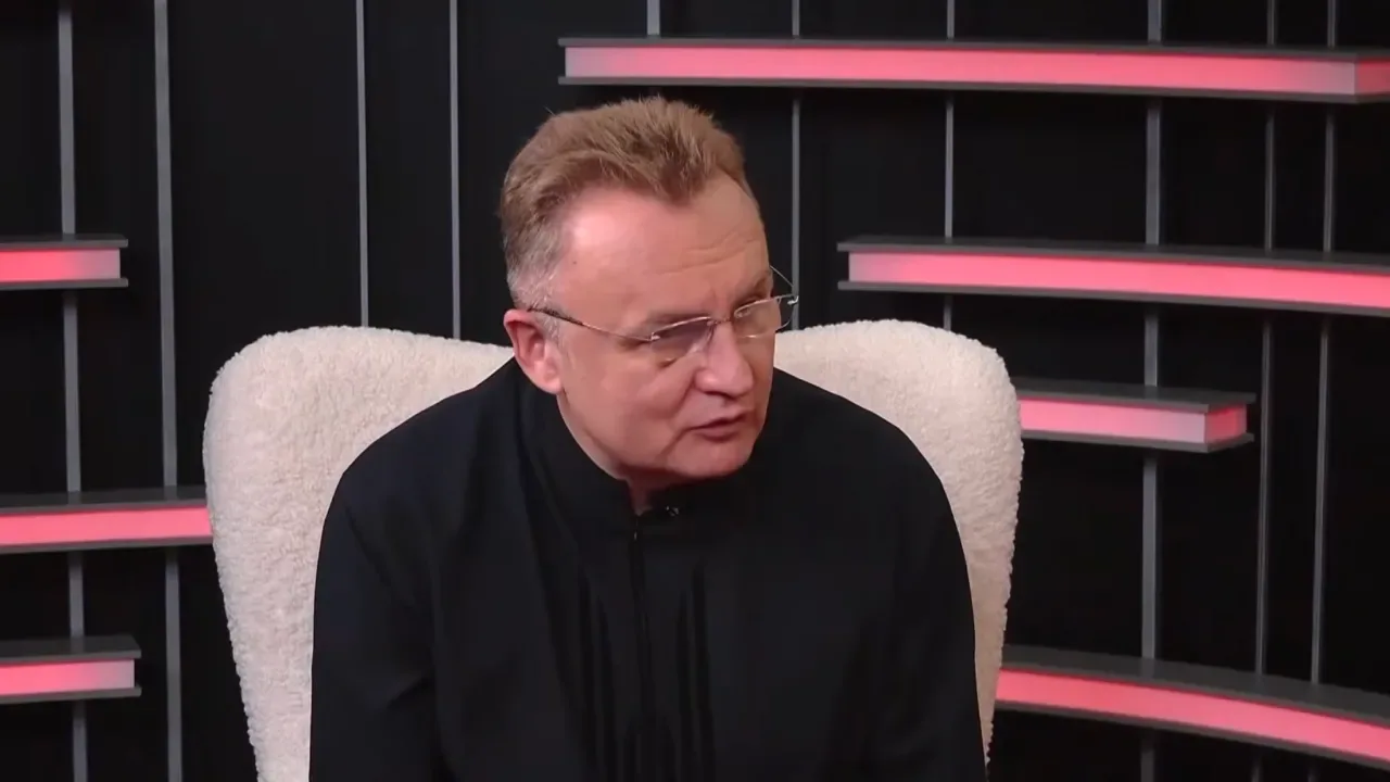 Понад три тижні після рішення суду: у Львові досі не зареєстрували петицію про відставку Садового