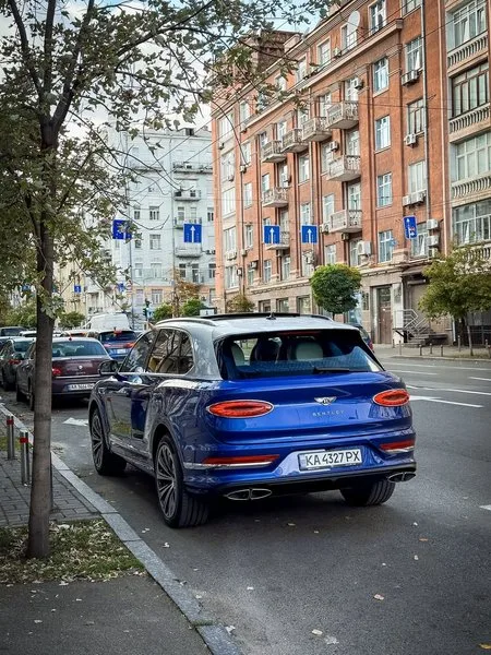Характеристики и фото Bentley Bentayga Azure