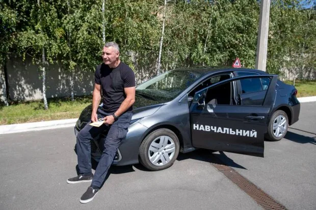 Київ під подвійним тиском: центральна влада намагається перекласти відповідальність за наслідки обстрілів на Кличка, - експерт
