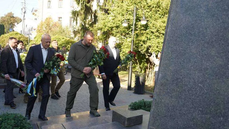 (ФОТО) Як у Чернівцях відзначили День захисників та захисниць України